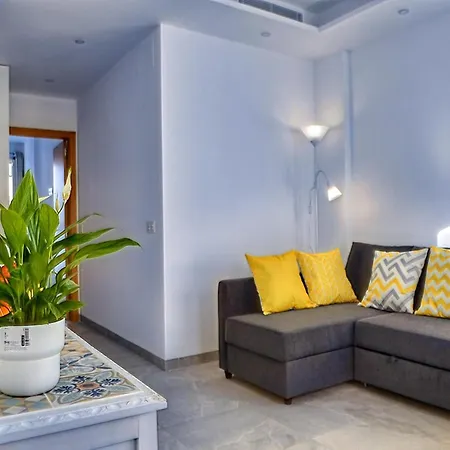 Apartment In Conil Near Scenic Beaches, Cleaning Included *