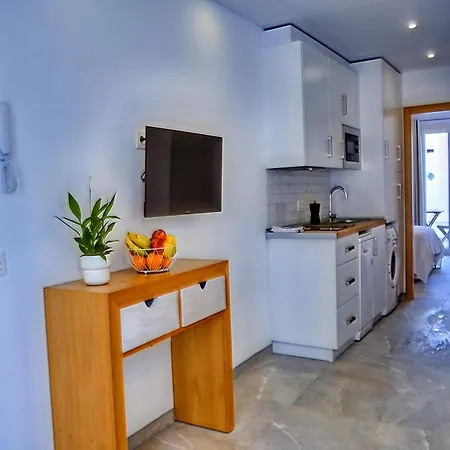 In Conil Near Scenic Beaches, Cleaning Included Apartment *